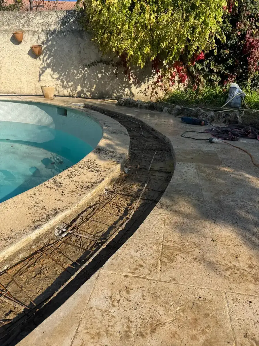 Tuyaux ensablés et ferraillage avant coulage de la dalle béton